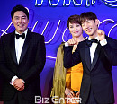 [BZ포토] 조진웅-김혜수, 이제훈 '샤샤샤'에 흐뭇