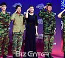 [BZ포토] 김호창-정진욱-정가은-최종훈-백봉기, 각잡힌 거수경례