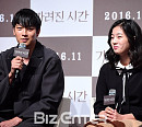[BZ포토] 신은수, 강동원 칭찬에 배시시~