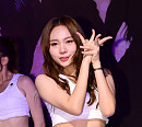 [BZ포토] 에이디이 미소, 가녀린 개미허리
