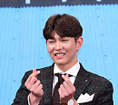 [BZ포토] 윤균상, 러블리한 손가락 하트