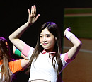 [BZ포토] 아이오아이 정채연, 믿기지 않는 한줌허리