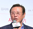 [BZ포토] 박근형, 할매만을 바라보는 프로 사랑꾼