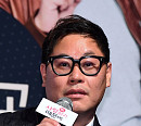 [BZ포토] 인사말 전하는 '사랑하기 때문에' 감독 주지홍