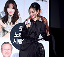 [BZ포토] 김윤혜, 여배우 이미지 내려둔 팔자걸음
