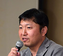 [BZ포토] 인사말 전하는 김정민 PD
