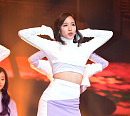 [BZ포토] 트와이스 미나, 발레로 다져진 군살 제로 몸매