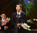 [BZ포토] 송중기, "이광수와 함께 상 받게 되어 기뻐"