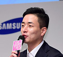 [BZ포토] '긍정이 체질' 연출한 감독 이병헌