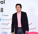 [BZ포토] 포즈 취하는 안성기
