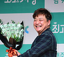 [BZ포토] 윤정수, 돈다발 들고 함박 미소