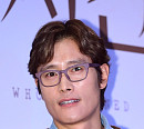 [BZ포토] 이병헌, 뿔테 안경도 잘 어울리죠?