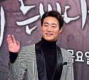 [BZ포토] 이희준, 젠틀한 손인사