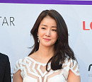 [BZ포토] 이시영, 아찔한 절개 시스루 드레스
