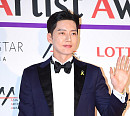 [BZ포토] 박해진, 가슴에 단 노란 리본