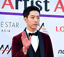 [BZ포토] 이정신, 젠틀한 손인사