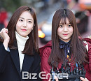 [BZ포토] 여자친구 신비-엄지, 수험생 파이팅!