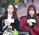 [BZ포토] 여자친구 신비-엄지, 수험표 들고~