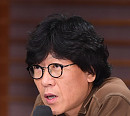 [BZ포토] 인사말 전하는 '불야성'의 이재동 PD