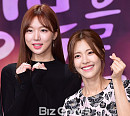 [BZ포토] 하연주-이윤지, 행복을 주는 손하트