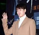 [BZ포토] 이현우, 여유로운 손인사