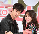 [BZ포토] 김민수-왕지혜, 어색한 이마 키스