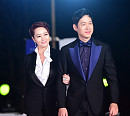 [BZ포토] 김혜수-유준상, '청룡영화상' 레드카펫 1등이에요~