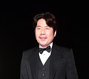 [BZ포토] 오달수, 꽃을 든 남자