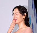 [BZ포토] 손예진, '덕혜옹주'의 손키스