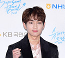 [BZ포토] 샤이니 온유, 스모키 화장 어때요?