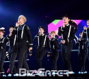 [BZ포토] 세븐틴 등장에 고척돔이 떠들썩!