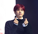 [BZ포토] B1A4 신우, 하트가 두배!