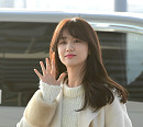 [BZ포토] 박하선, 아침 밝히는 청량한 손인사