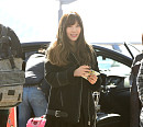 [BZ포토] 소녀시대 태연, 하의실종 패션에 드러난 가녀린 각선미