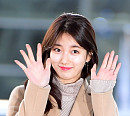 [BZ포토] 수지, 눈에 띄는 손가락 하트 타투