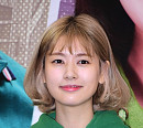 [BZ포토] 정소민, 얼굴만큼 예쁜 손글씨