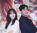 [BZ포토] 김민서-이인, 다정하게 등을 맞대고