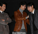 [BZ포토]류준열, 정우성 조인성 응원 받으며 포토월 입장