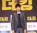 [BZ포토] 류준열, 분위기 있는 겨울남자로 변신