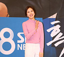 [BZ포토]장예원 앵커, 밝은 포즈 요청에 웃으며 손사래