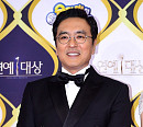 [BZ포토] 김승우, KBS 연예대상 밝히는 젠틀한 미소