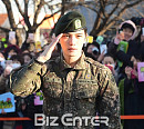 [BZ포토] 김재중, 수많은 팬들의 환영 받으며 만기 제대