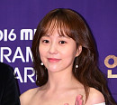 [BZ포토] 유다인, 우아한 오프숄더 드레스