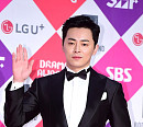 [BZ포토] 조정석, 'SBS 연기대상' 레드카펫 마지막 장식!