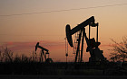 국제유가, 석유 공급 과잉 경고에 급락…WTI 2.04%↓