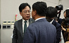 李 정부 첫 대통령실 국감 1시간 만에 파행…여야 물리적 충돌까지