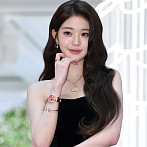 장원영, 팝업 현장 압도한 우아한 비주얼 무드