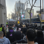 [비즈 포토] BTS 컴백 라이브, 광화문 거리에 가득 찬 팬들