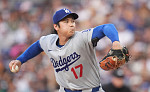 오타니, 또 MLB 역사 썼다⋯선발 투수 등판 경기서 '홈런'