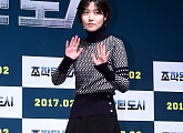 [BZ포토] 심은경, 수줍은 손인사